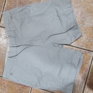 Columbia mens shorts gray men's size 34 with 8 inch inseam EUC